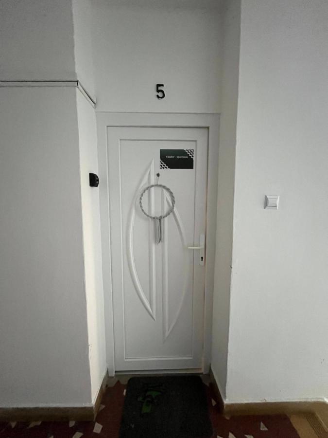 Vandor Apartman Veszprém Buitenkant foto